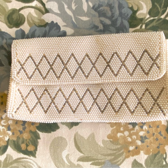 Vintage Faux Pearl Clutch - Picture 4 of 16